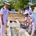 Semangat Juang Tak Pernah Padam, Danlanal Bintan Pimpin Ziarah Rombongan Peringati HUT Ke-81 TNI Angkatan Laut